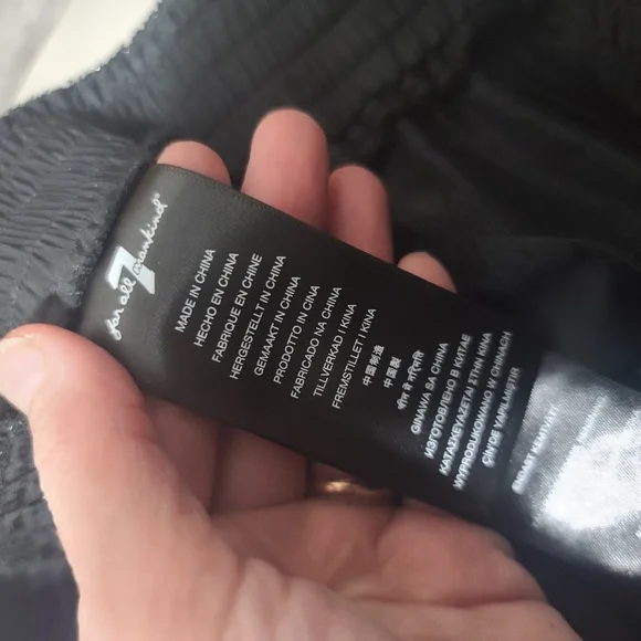 7 For All Mankind Luxe Jogger in Black Shine Size M  Festive Shiny Party Pant - Picture 11 of 14